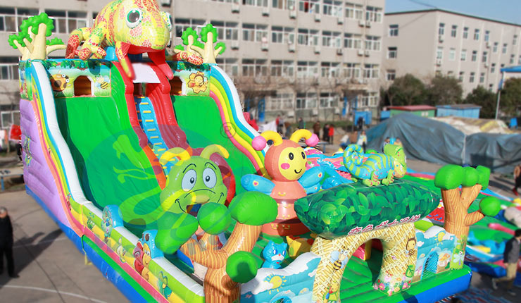 變色龍滑梯1.jpg