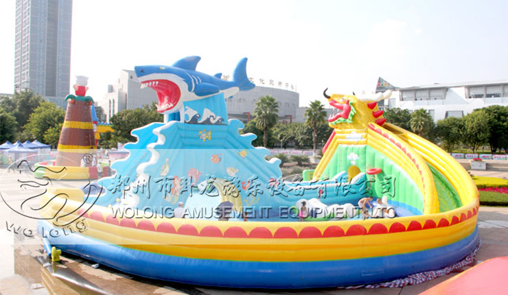 龍鯊嬉水