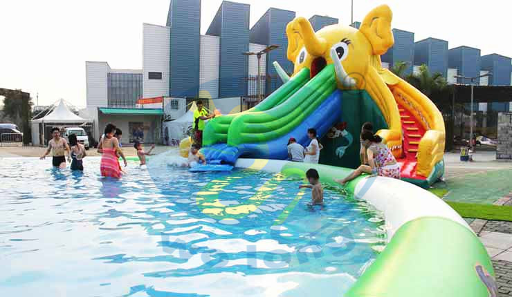 大象戲水
