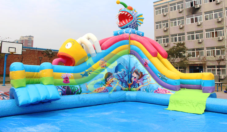 充氣水滑梯
